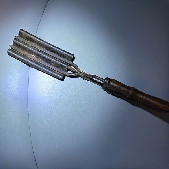 Vintage crimping iron hair salon display item - Picture 2 of 4